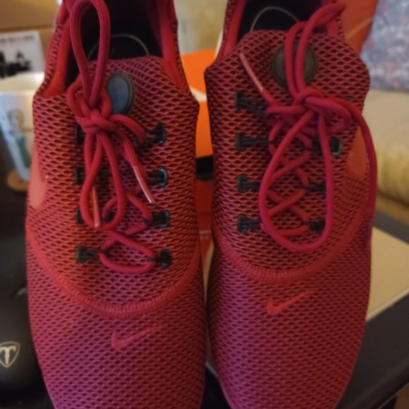 Nike Women's Presto Fly SE, SZ 8, Maroon - Picture 5 of 5